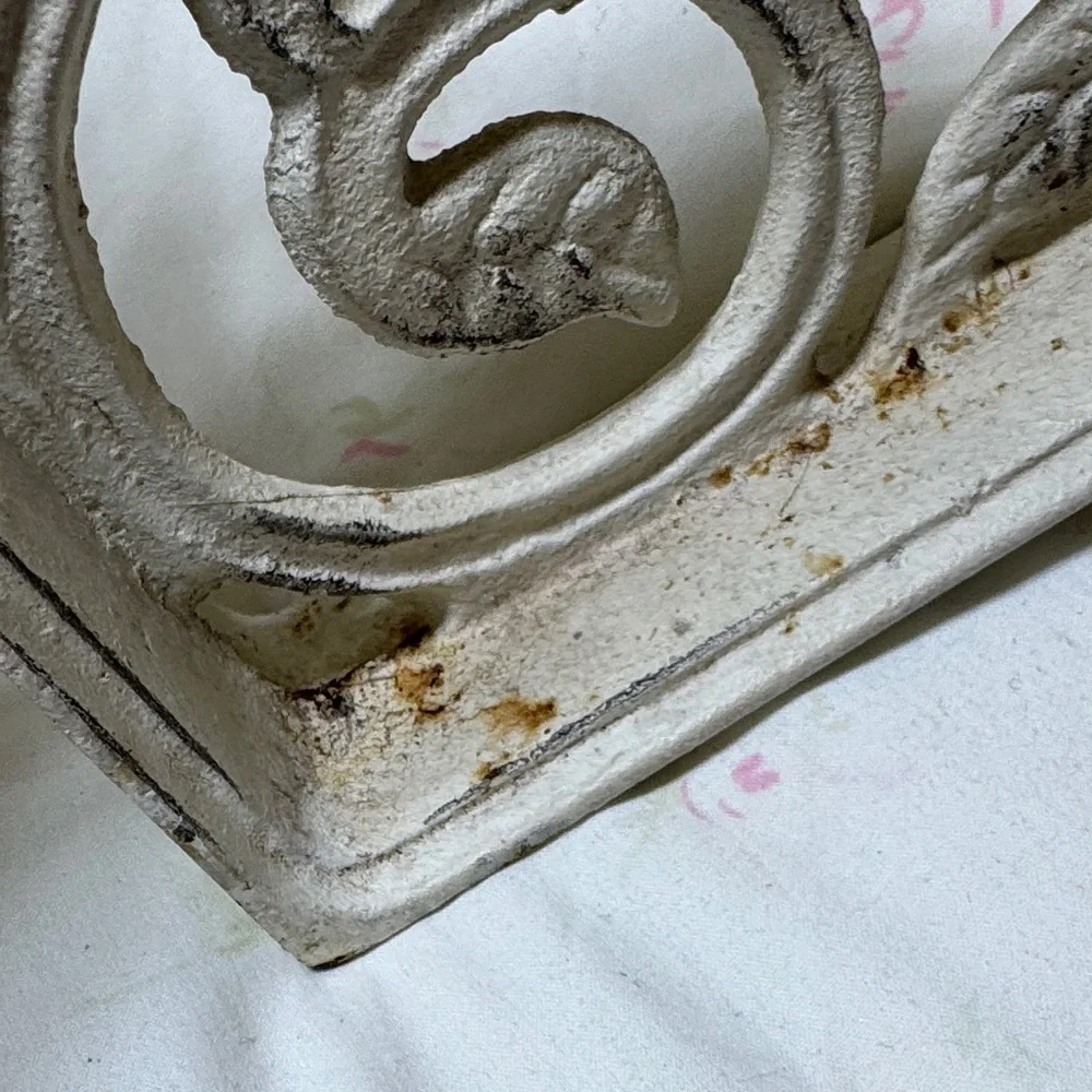 Vintage White Floral Wall Bracket